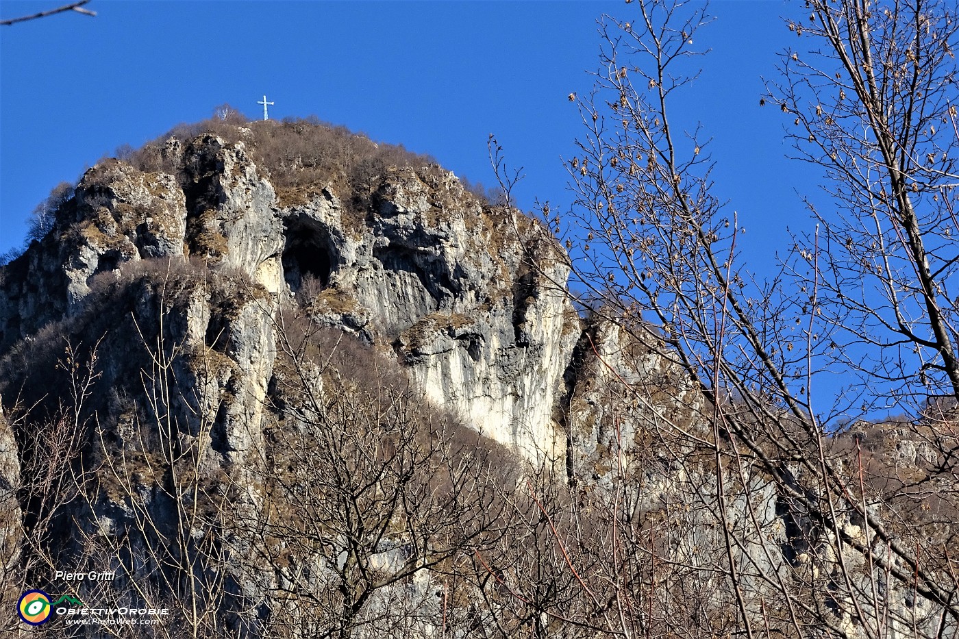 20 Vista sulla Corna Camoscera (Coren, 1329 m).JPG